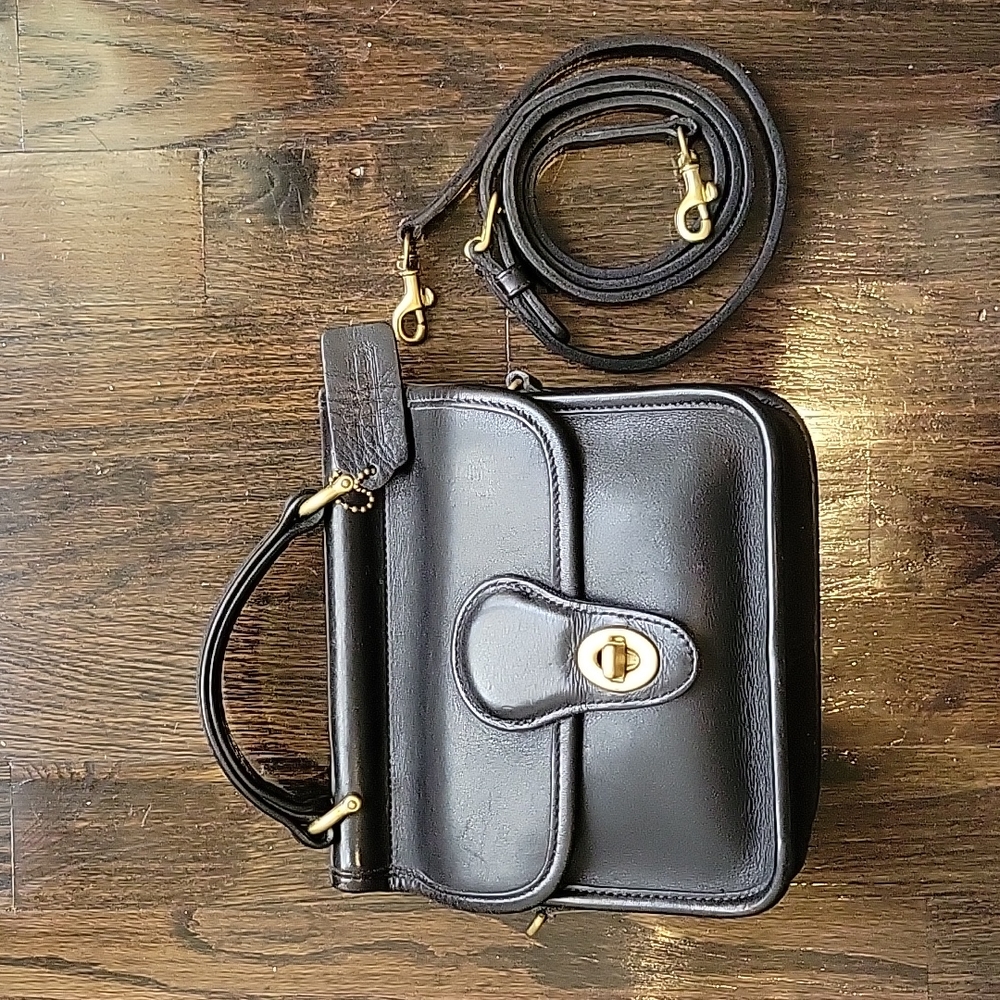 Vintage Coach Black Winnie 9023